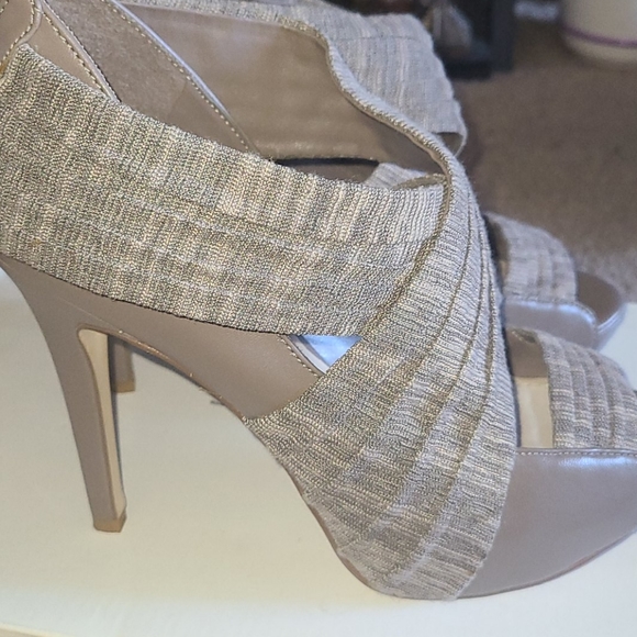 Heels - Picture 3 of 7